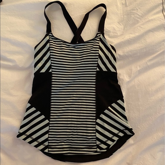Lululemon mint green and black workout top